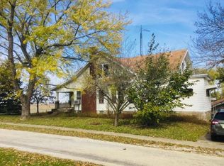 112 Grove St, Emington, IL 60934