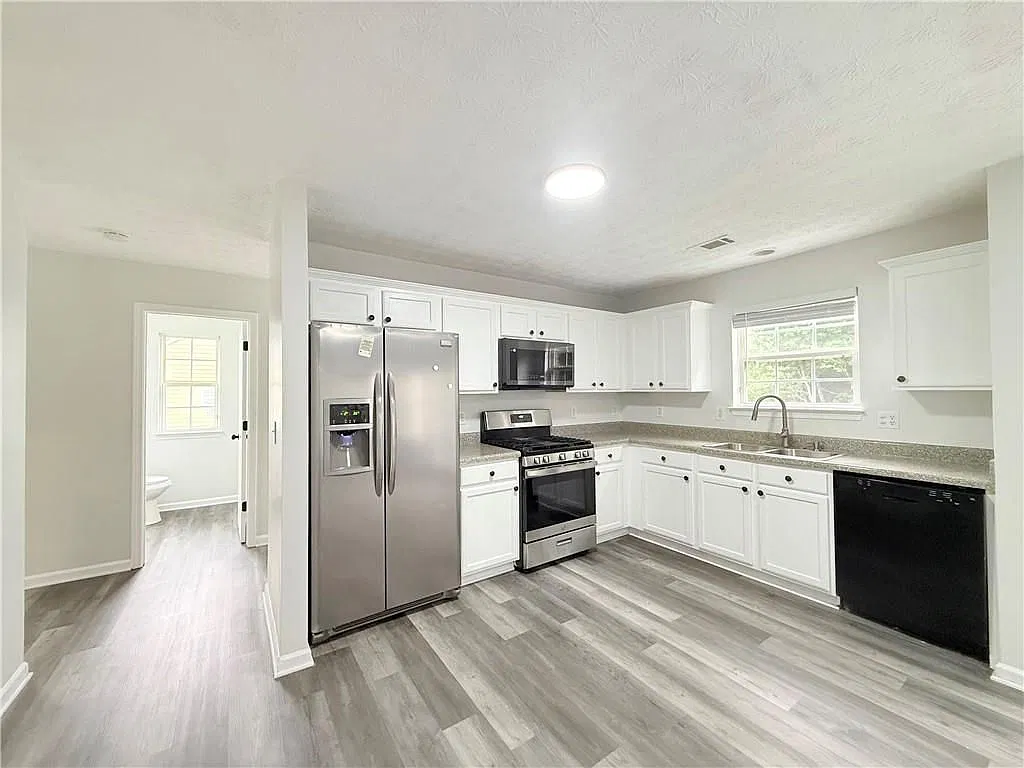 5 bed, 4.0 bath, 3132 sqft, $2,800 — Photo 3