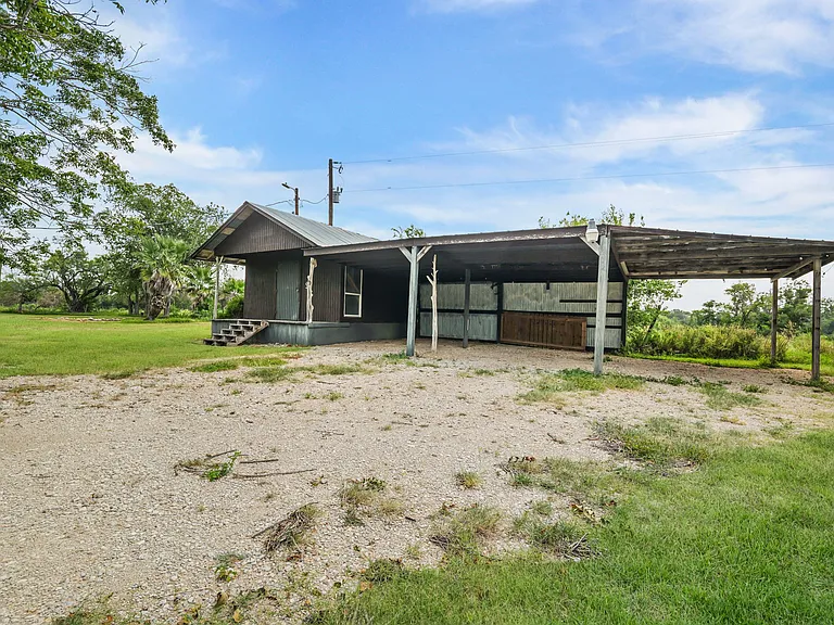 135 County Road 4519 — Photo 32