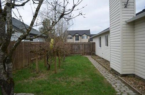 4th image of 15915 NE 41st St