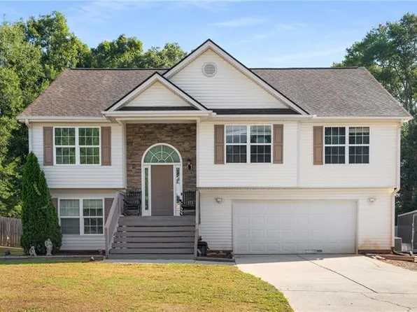 530 Hemlock Dr, Winder, GA 30680