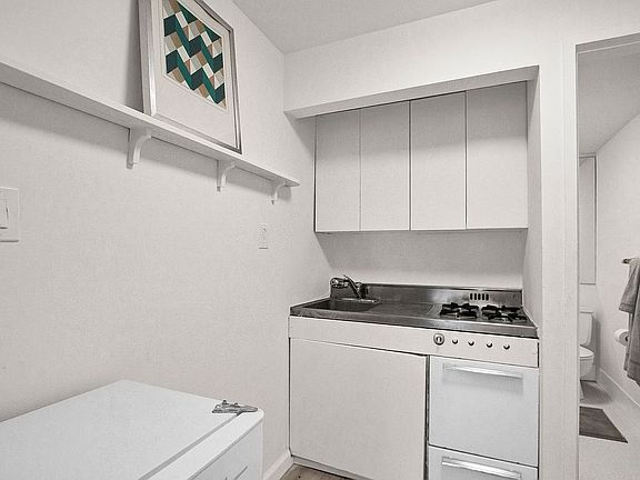 4th image of 140 W 74th St APT 1A