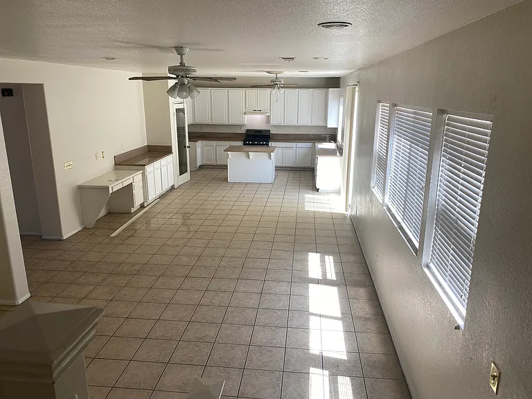 2046 Krystal Ave — Photo 2