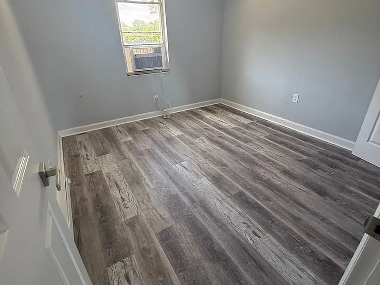 1350 N Chestnut St — Photo 1