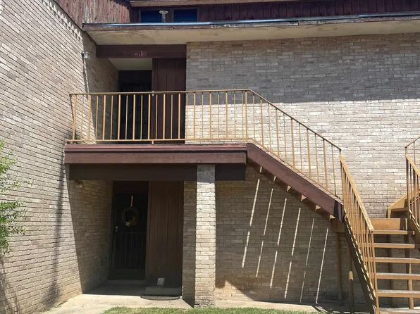 100 E Hillside Rd APT 213, Laredo, TX 78041