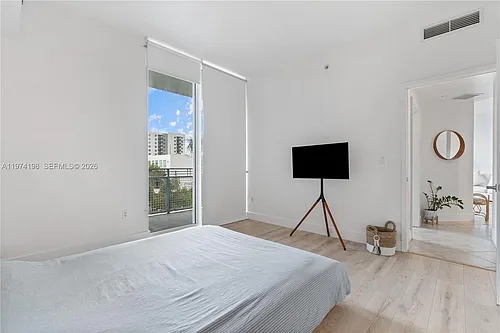 350 NE 24th St #406 Photo 1