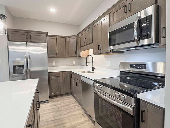 3rd image of 404 Jonathan Wade Cir