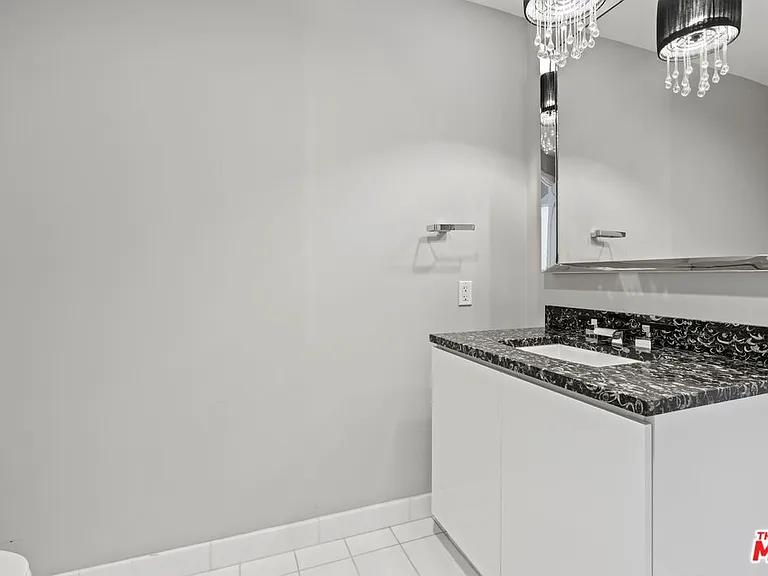 900 W Olympic Blvd #28B — Photo 21