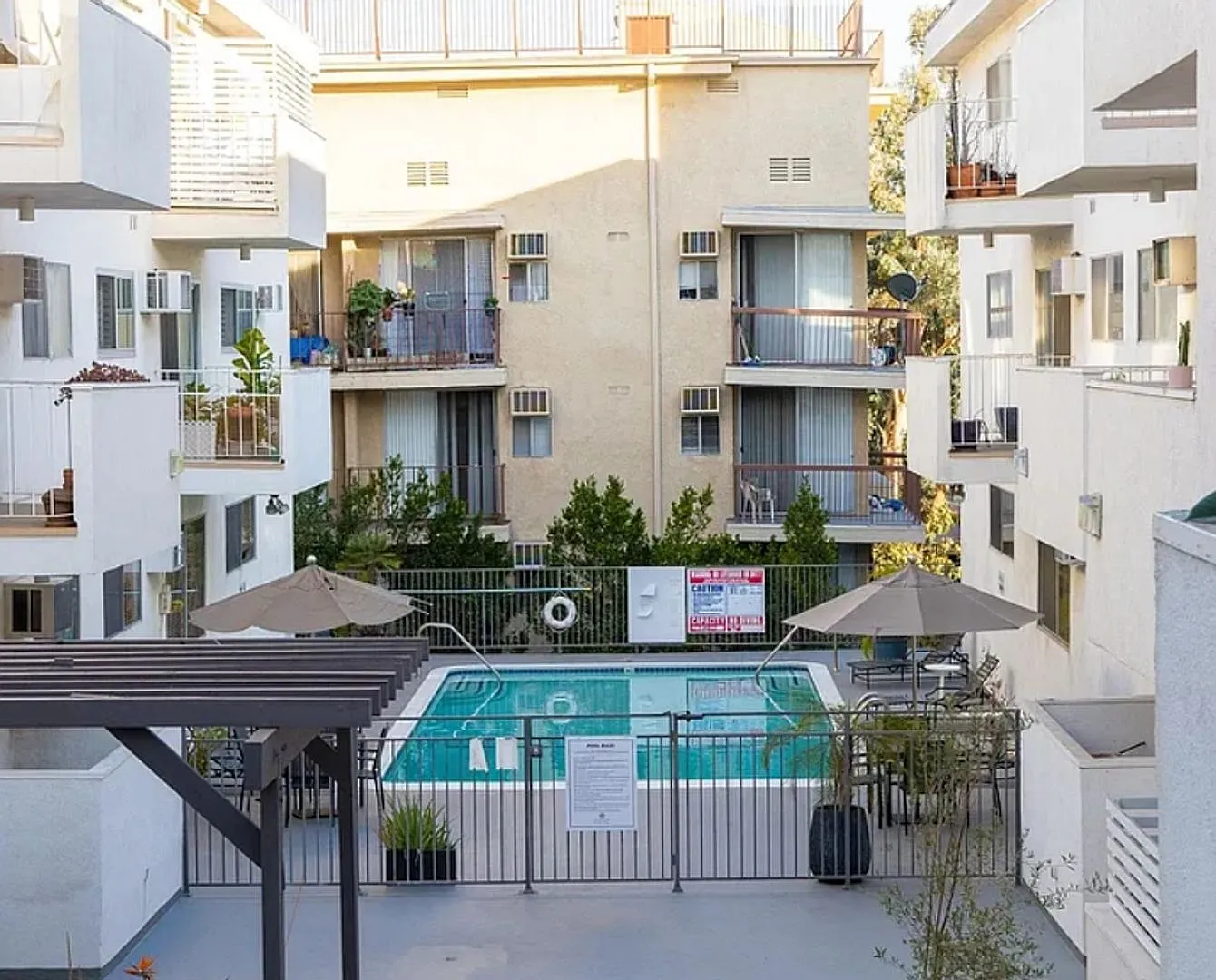 Full Amenities Condo of West Hollywood and Beverly Hills — Photo 3
