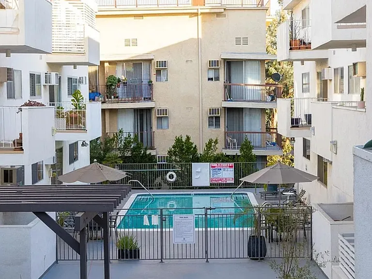 960 Larrabee St #222 — Photo 3
