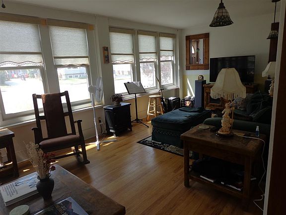 5th image of 819 E University Ave