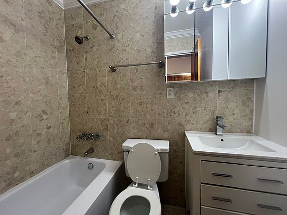 5th image of 304 W 92nd St APT 6B