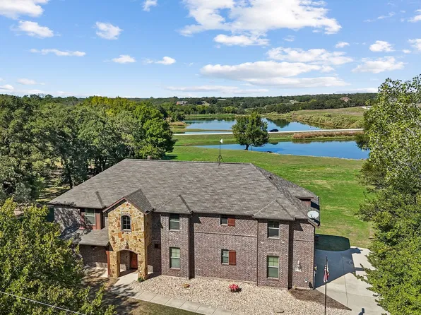 310 Falcon Dr, Weatherford, TX 76088