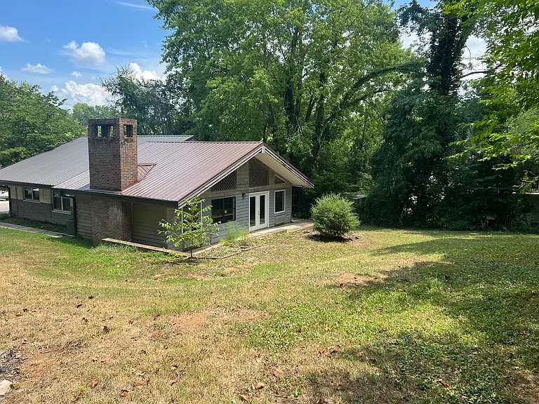 110 S Purdue Ave — Photo 6