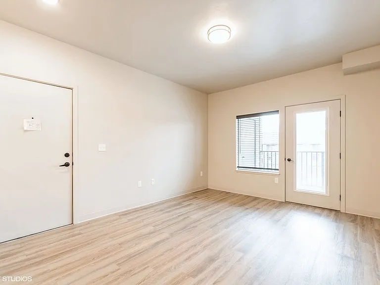 1920 Jefferson Blvd #207-C — Photo 7