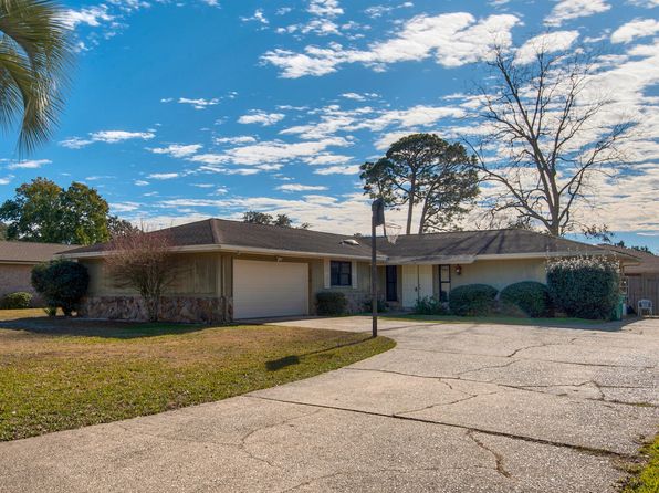 26 Lake Lorraine Cir, Shalimar, FL 32579