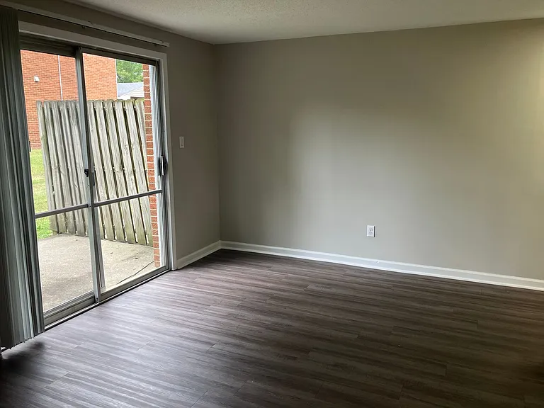 Coventry Court Townhomes — Photo 76