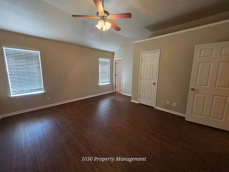 5804B Aquarius Dr — Photo 11