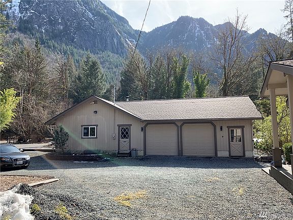 Gorgeous Kitchen with views of Mt. Si.