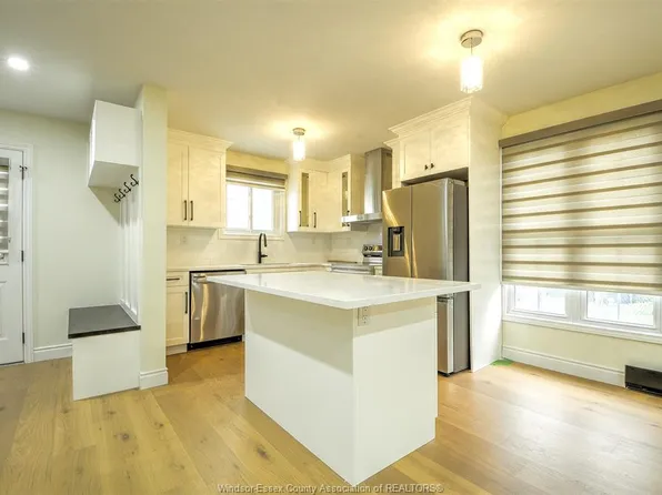 1395 Bayswater Cres, Windsor, ON N8S 4K4
