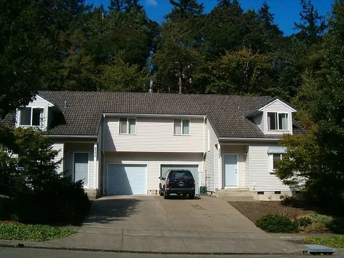 2330 NW Hummingbird Dr photo 1