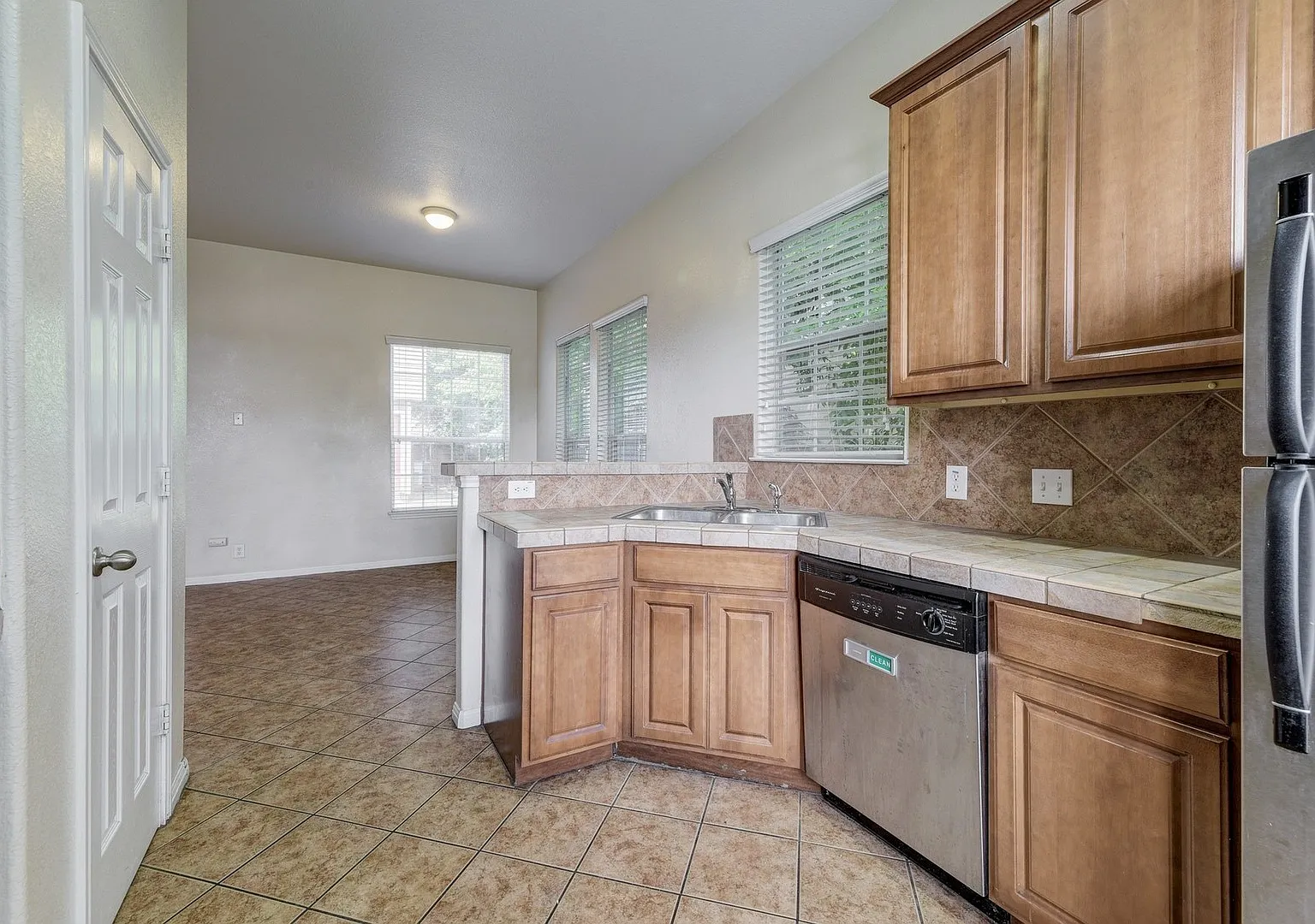 5102 Caswell Ave — Photo 4