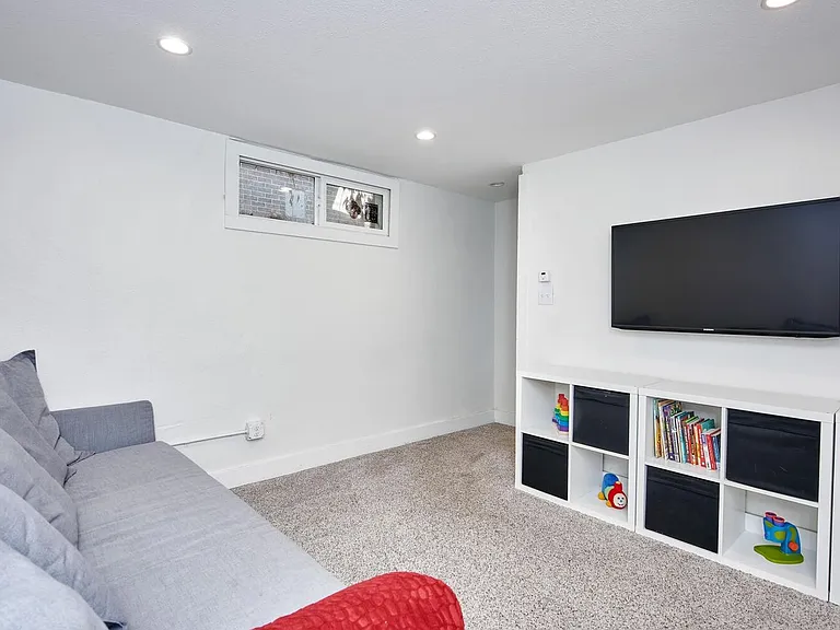 2308 Grape St — Photo 22