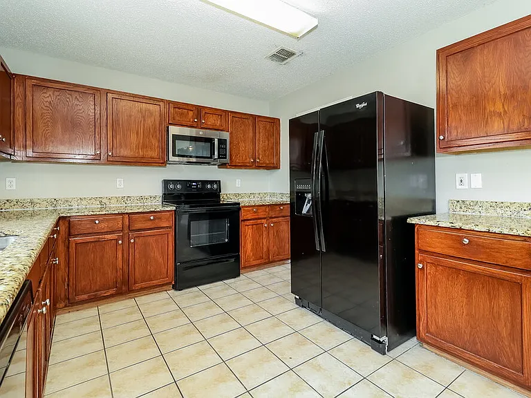 8737 Hunters Point Way — Photo 6