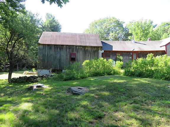 5th image of 124 Coach Road