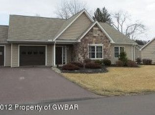 8 Masonic Dr, Dallas, PA 18612