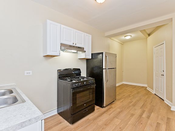 3rd image of 3135 N Cicero Ave APT 2