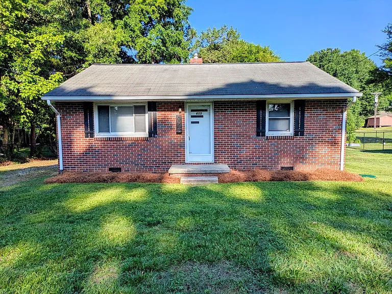 605 Oakhurst St — Photo 1