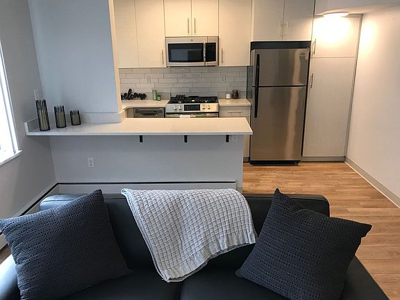 3rd image of 3451 Dupont Ave S #202
