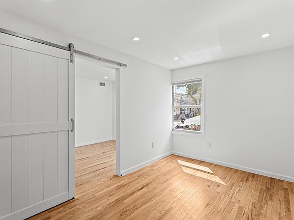 4th image of 695 Summit Ave #2B