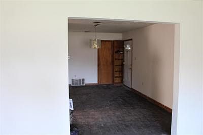 5th image of 409 NW Mission Blvd