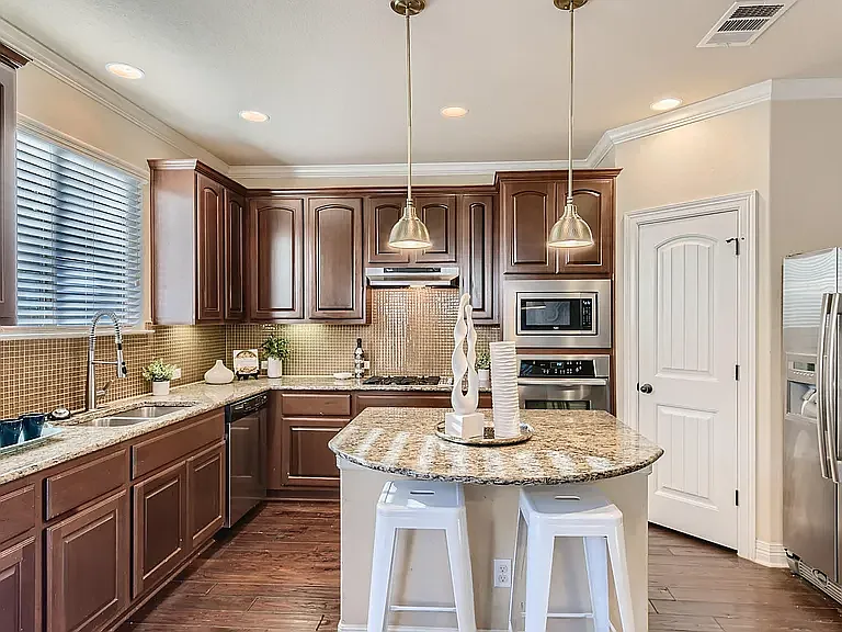 1817 Crown Dr — Photo 12