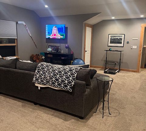 Large open space- Light and Bright with amazing Golf Course Views