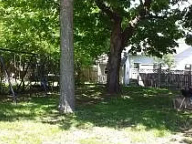 615 Mill St — Photo 17