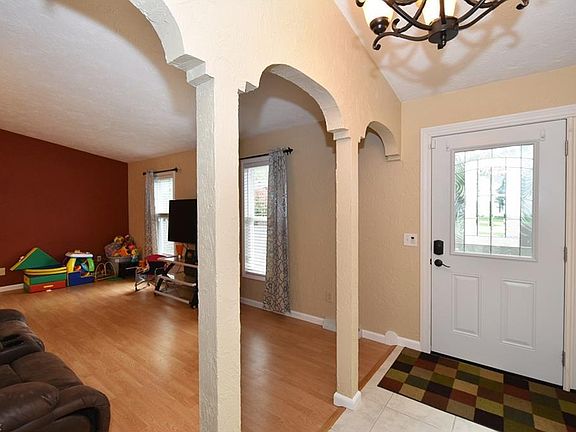 2nd image of 162 Dorset Ct