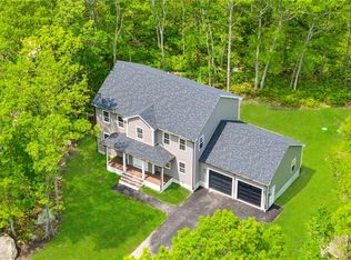 16 Indian Grass Cir, Tiverton, RI 02878