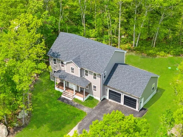 16 Indian Grass Cir, Tiverton, RI 02878
