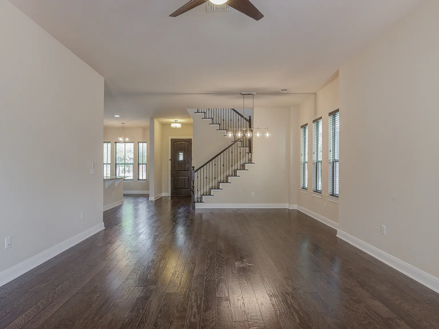 3 bed, 2.5 bath, 2335 sqft, $3,950 — Photo 4