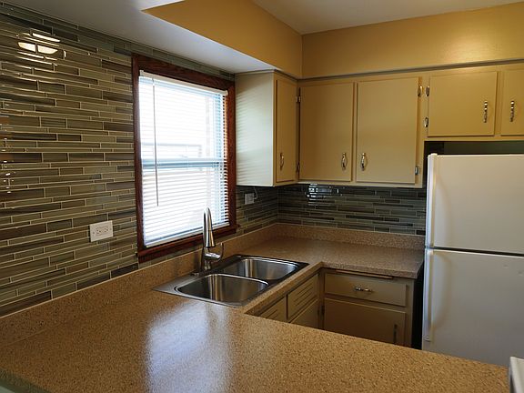 2nd image of 5752 W Park Ave