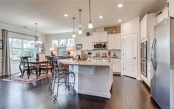 5th image of 196 Sweet Briar Dr