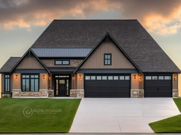 9982 211th Ct N, Forest Lake, MN 55025