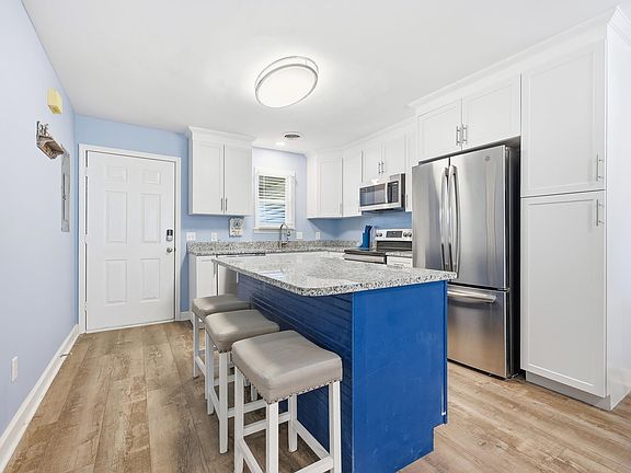 4th image of 2001 Spring St. #H2