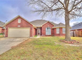 800 Hunters Run, Midwest City, OK 73130