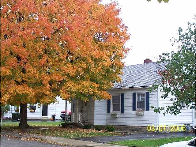 2nd image of 160 E Maple Ln