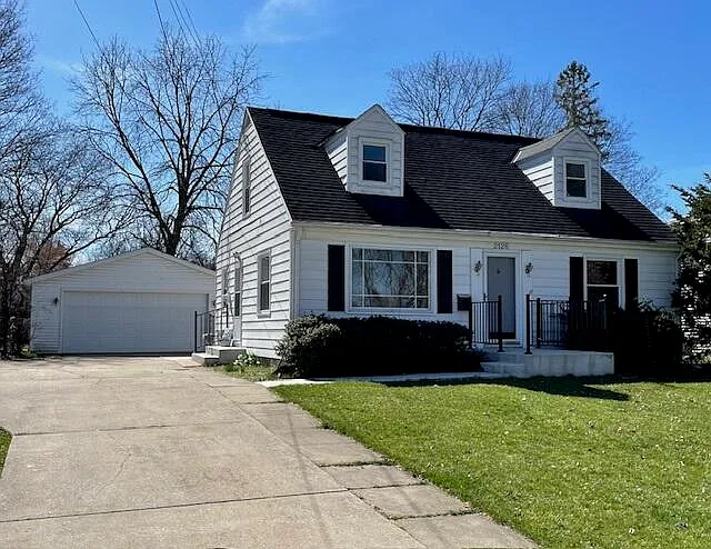 2126 Paddington Rd photo 1