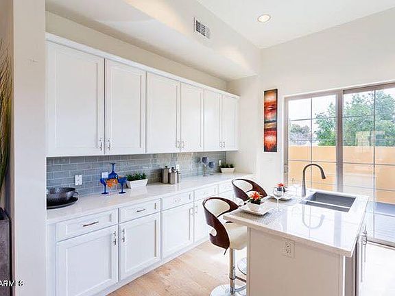 4th image of 421 W 6th St Unit 1008
